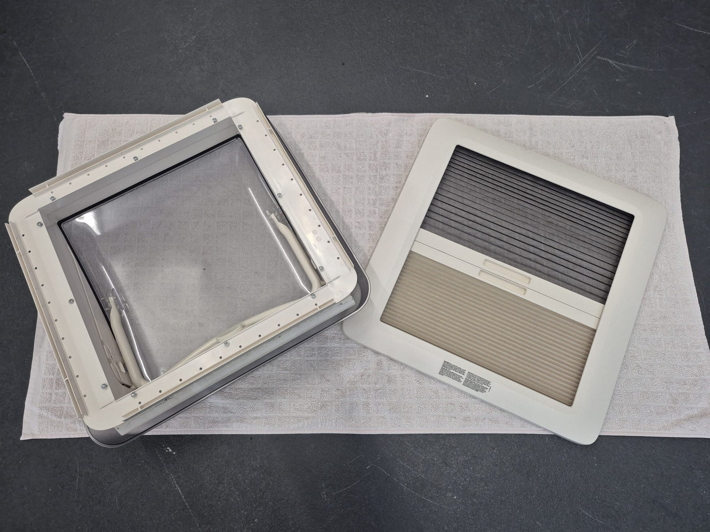 Dometic Dachluke Heki